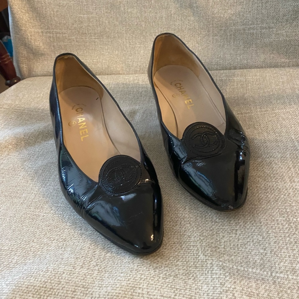 CHANEL kitten heels size 39